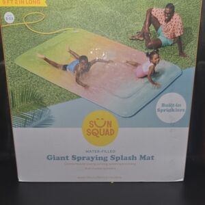 Sun Squad Giant Spraying Splash Mat